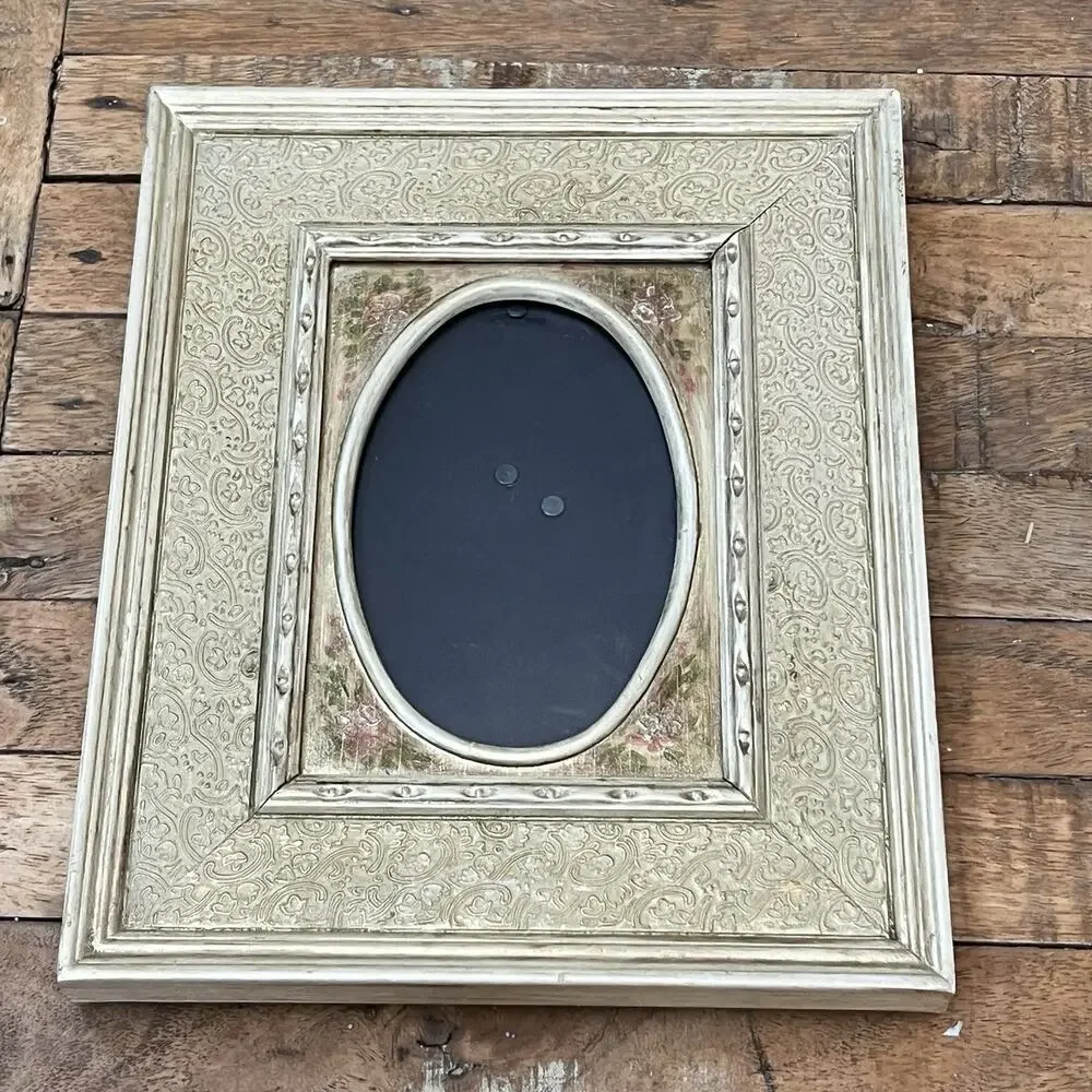 Vintage Hallmark Picture Frame Gilded Wood Construction Decorative Oval Embossed